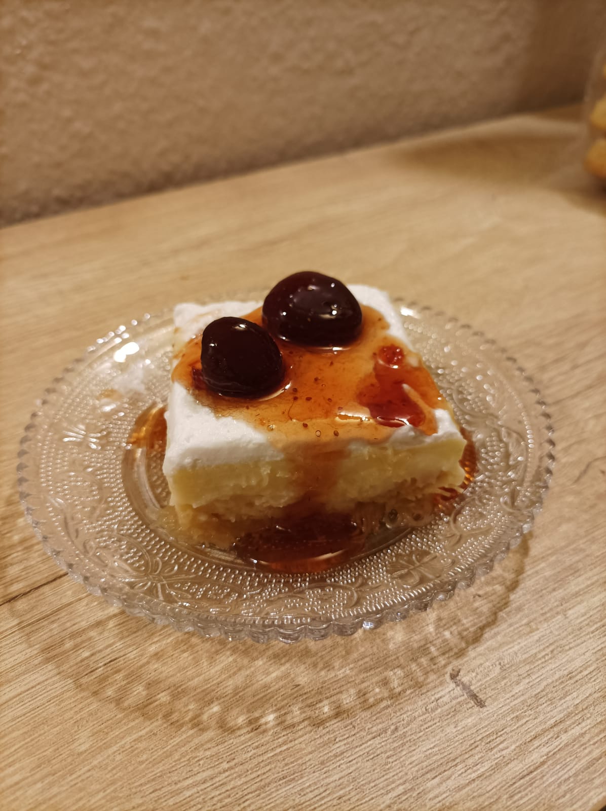 Selanik Tatlısı içersinde (Kadayıf Kremalı Valinya ve iseğe bağlı Çile Reçli koonur)