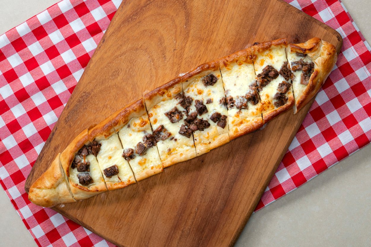 Kavurmalı Pide