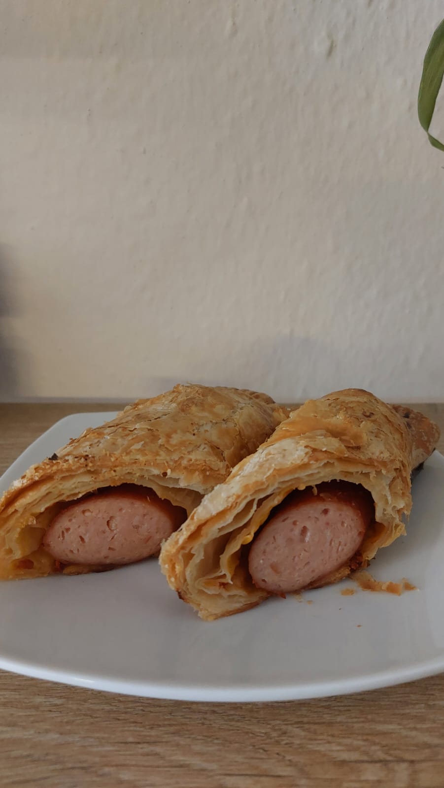 Sosisli ve Salçalı Börek
